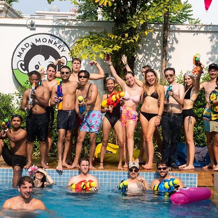 Mad Monkey Hostel Сиемрип Экстерьер фото